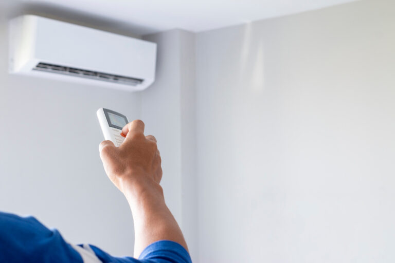 Sterowanie nowoczesną klimatyzacją zainstalowaną w mieszkaniu w Serocku
